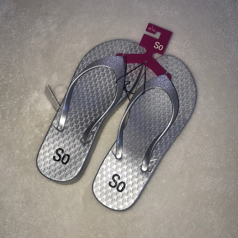 NWT SO flip flops
